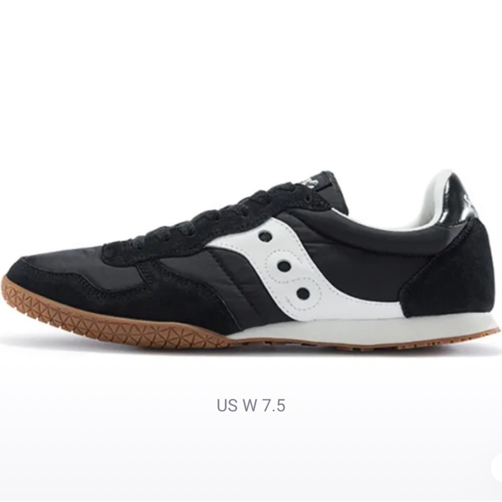 Saucony women’s bullet shoes. Size 9.5. Good used condition.